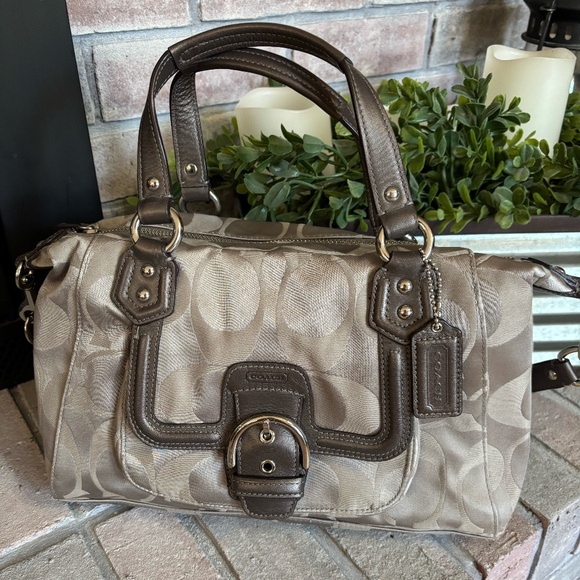 Authentic Vintage Coach - Picture 1 of 3